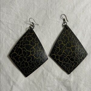 Black and Gold Crackle Pattern Diamond Shaped Earrings